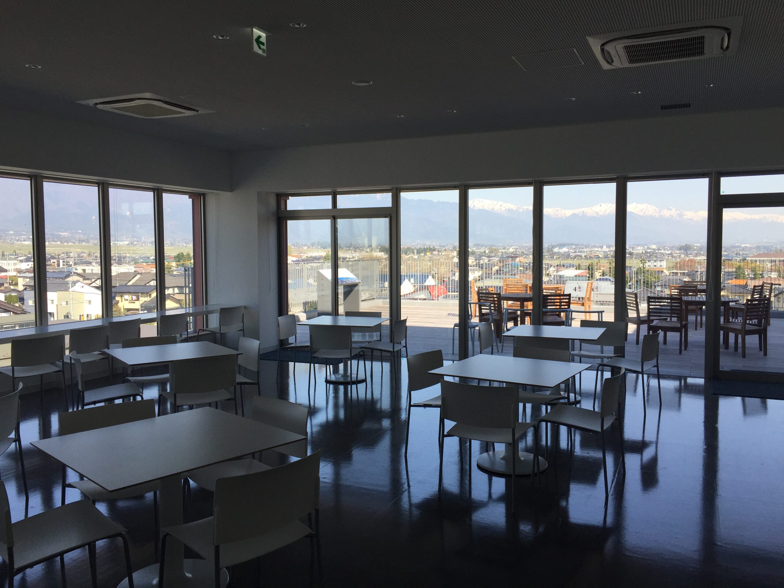 安曇野市役所パノラマラウンジ